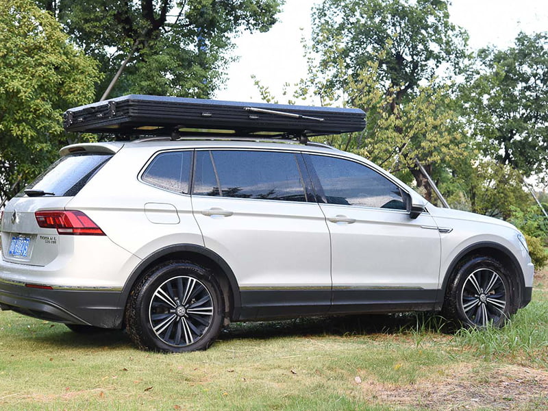 Tente de camping sur le toit avec échelle Tente de camping sur le toit avec échelle